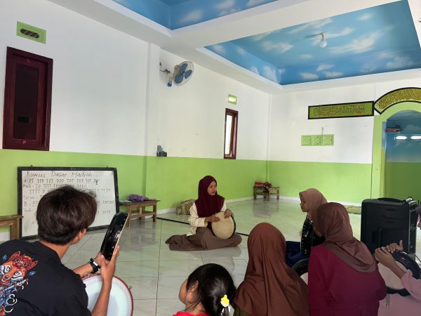 Mahasiswa KKN Sukses Gelar Pendampingan Latihan Hadroh dan Pembacaan Kitab Al-Barzanji