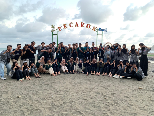 Sukses! Kegiatan Coastal Clean Up di Pantai Pecaron, Desa Srati Kecamatan Ayah, Kebumen Mendorong Pertumbuhan Ekonomi UMKM