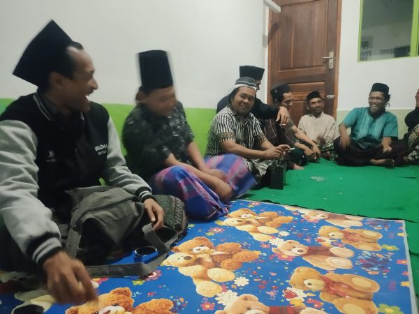 Mahasiswa KKN UNUGHA Mengikuti Kegiatan Rutin Yasinan Bapak-Bapak di RT 04 RW 04 Desa Srati, Kecamatan Ayah, Kabupaten Kebumen