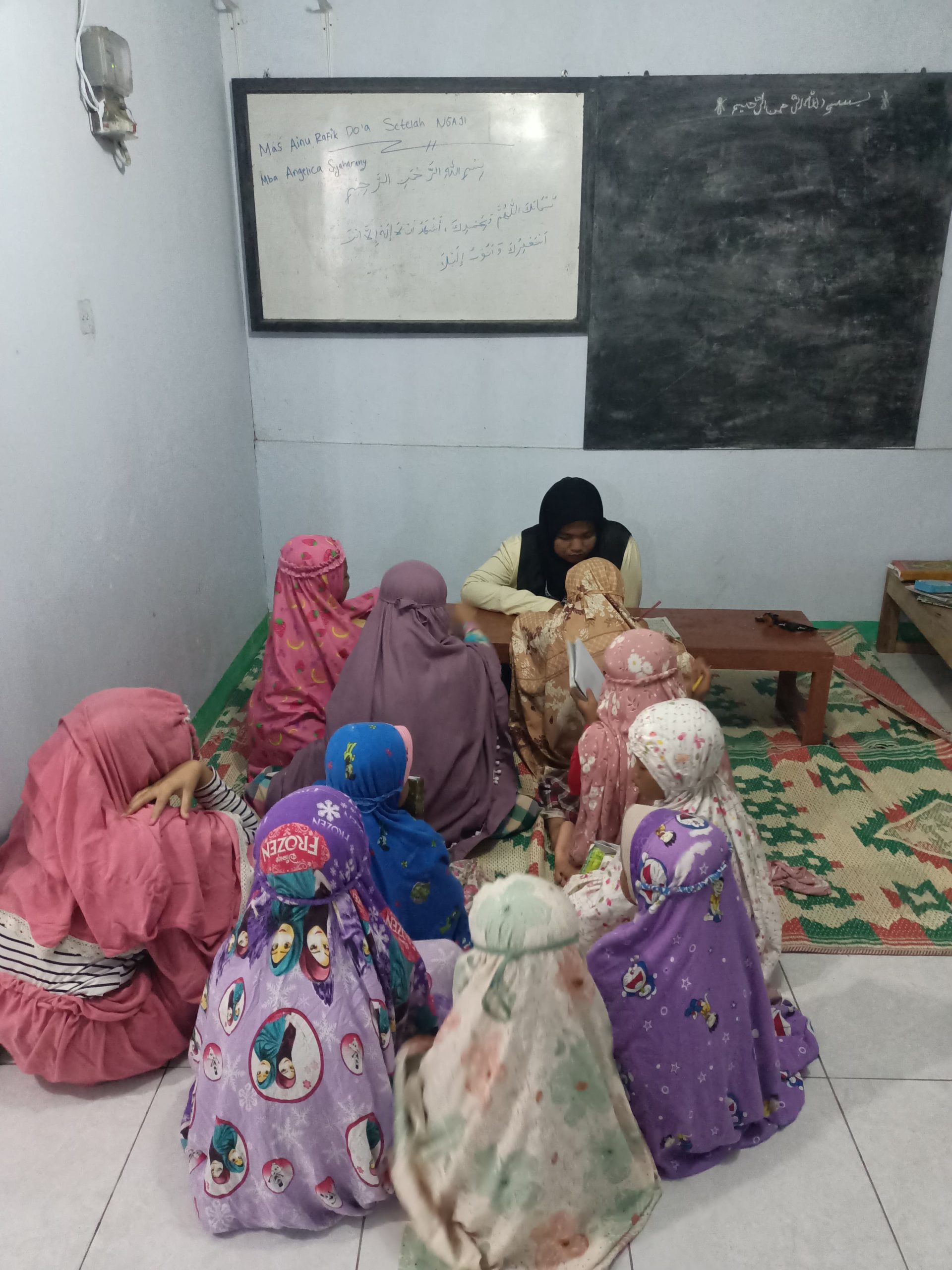 Pembacaan Asmaul Husna Sebelum Ngaji di Masjid Al-Ikhlas Desa Srati