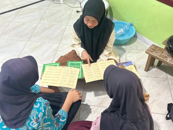 Kajian Kitab di Musholla Miftahul Huda: Membangun Generasi Melalui Pembelajaran Tauhid, Akhlak, dan Fiqih